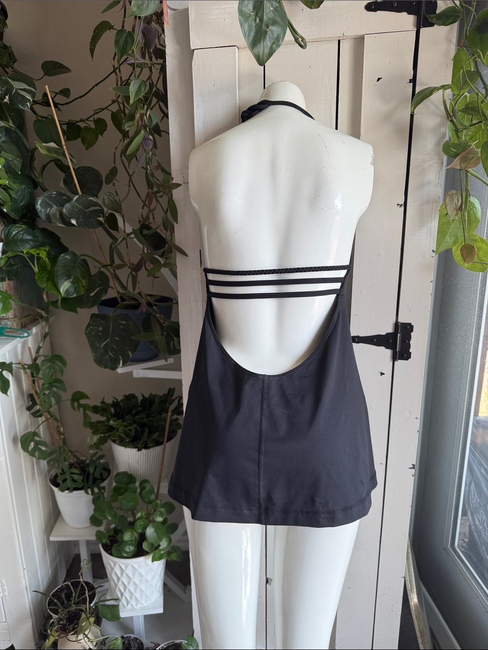 Lululemon size 10 built-in bra-padding Black Halter A-Line tank top like new